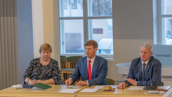 GALERII Linnavolikogu pidas esimest istungit: Tali valiti esimeheks, Sarapuu jätkab aseesimehena